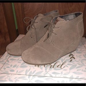 Women’s Toms Beige Suede Wedge Bootie